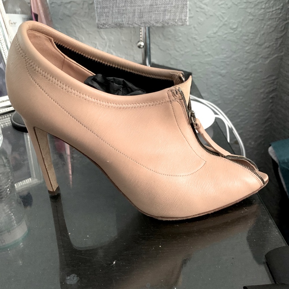 Yves Saint Laurent tan zip-accented heels